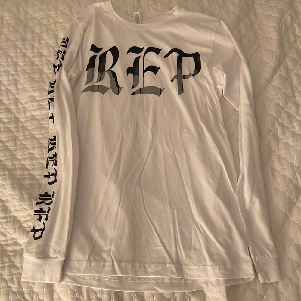 [SOLD ON DEPOP] Taylor Swift white long sleeved Reputation tee